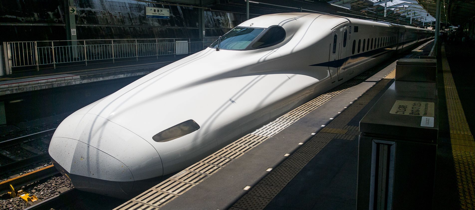 Shinkansen at Shin Kobe Eki, Kobe